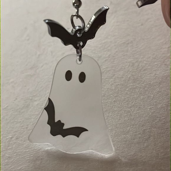 ✨Reduced Hand made - 2 Ghosts & black bat inside dangling on top - Picture 3 of 3